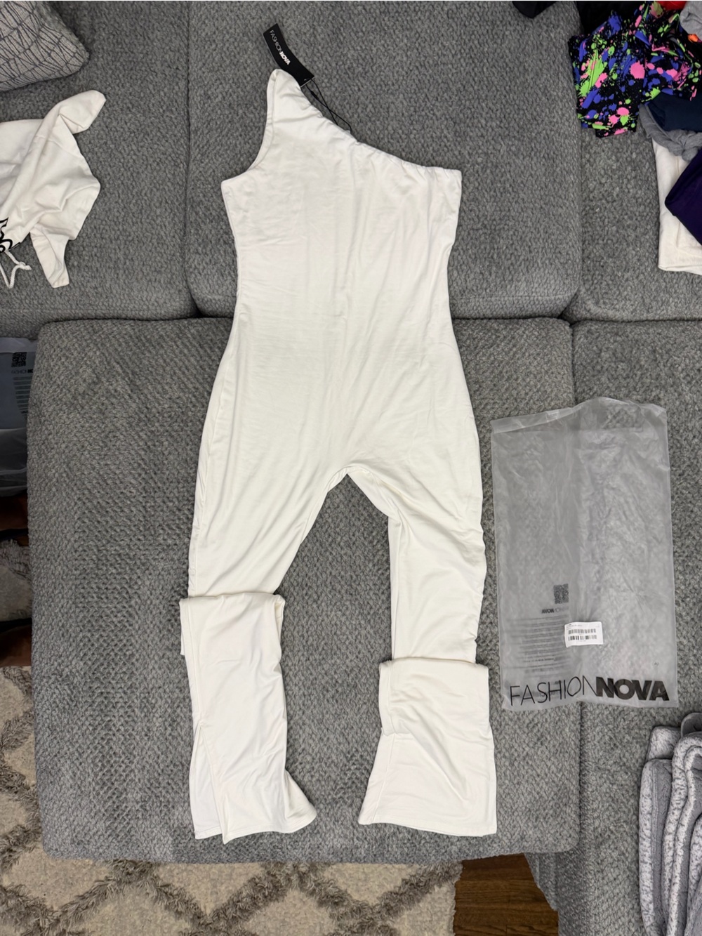 Fashion Nova White V-Neck Long Sleeve Bodysuit